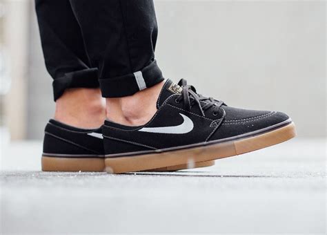 nike sb janoski black gum.